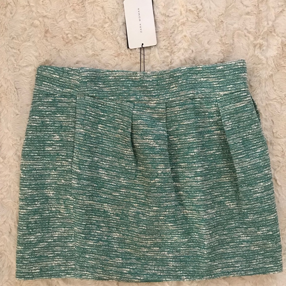 Zara tweed-like green/white pleated skirt